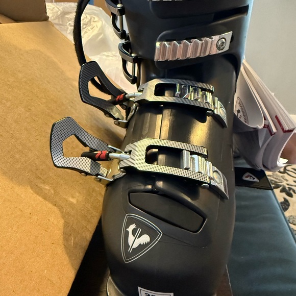 Rossignol Black and Silver Winter Boots with Adjustable Buckles - Picture 5 of 9